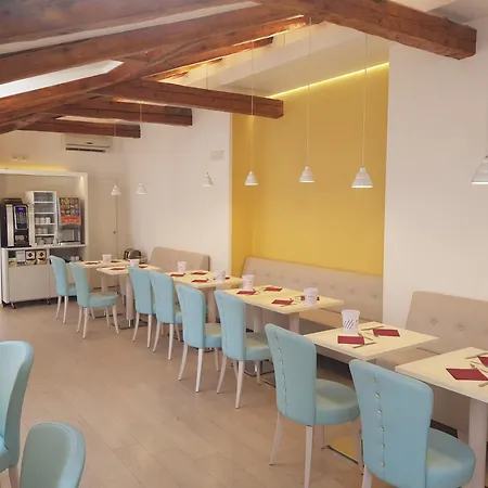 ローマ ホテル トリエステ