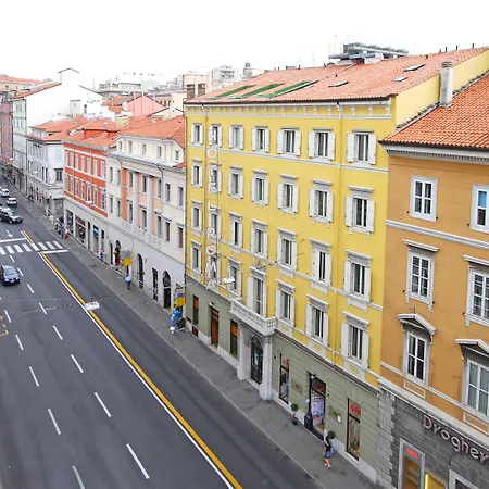 Отель Roma 3*