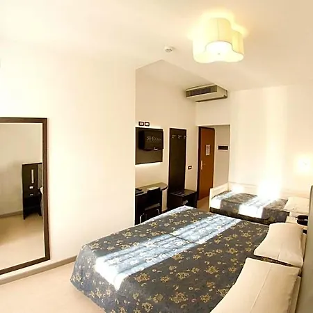 Roma Hotel 3*