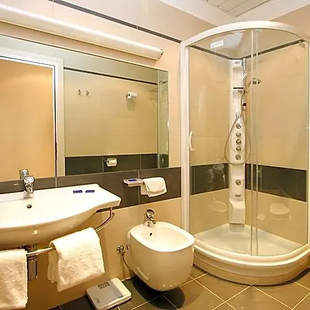 Hotel Roma 3*