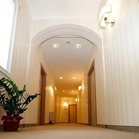 Roma Hotel 3*