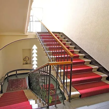 Roma Hotel 3*